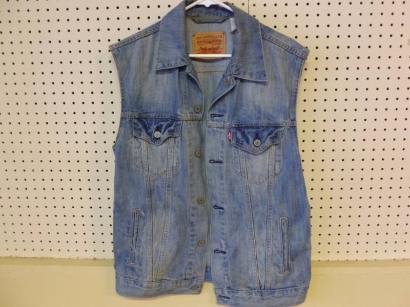 lot 331 image: Levi Jean Jacket