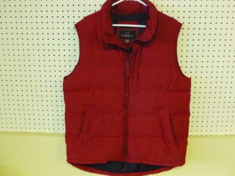 lot 332 image: Mens Vest