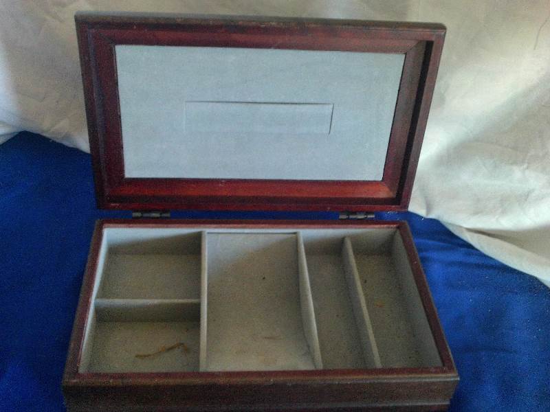 vintage jewlery box