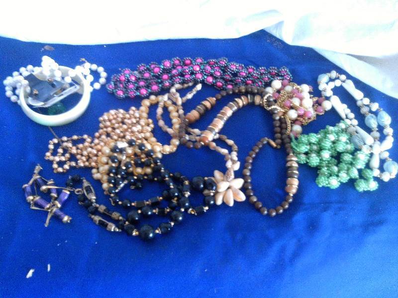 costrum jewlery