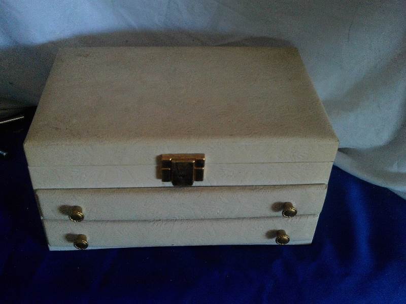 vintage jewlery box