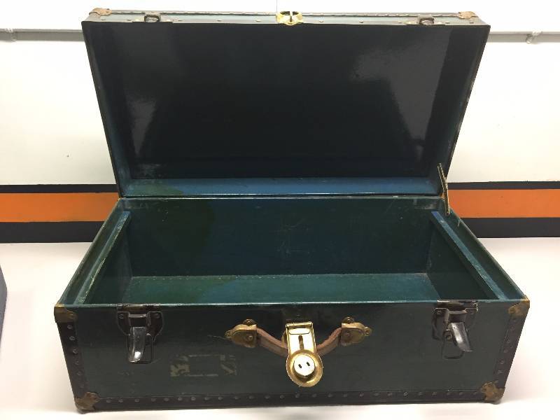 VINTAGE TRUNK WTRAY