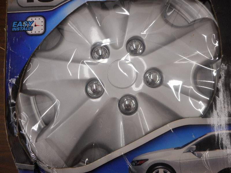 lot 65 image: CLASSIC SERIES 15 INCH WHEEL COVERS