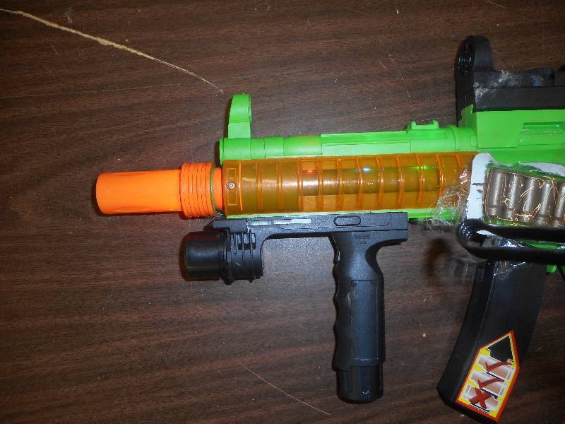 lot 69 image: TOY HALO GUN