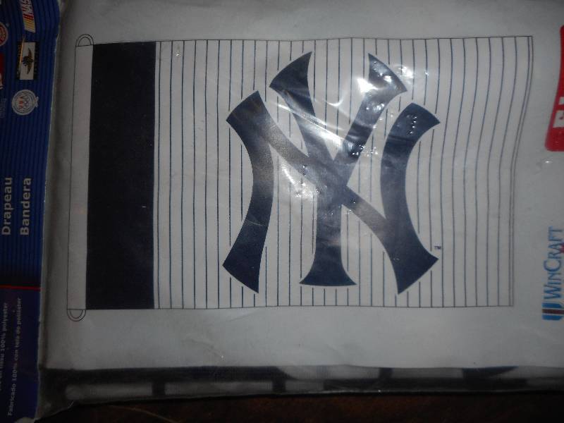 lot 97 image: WINCRAFT SPORTS NEW YORK YANKEE 3X5 FLAG