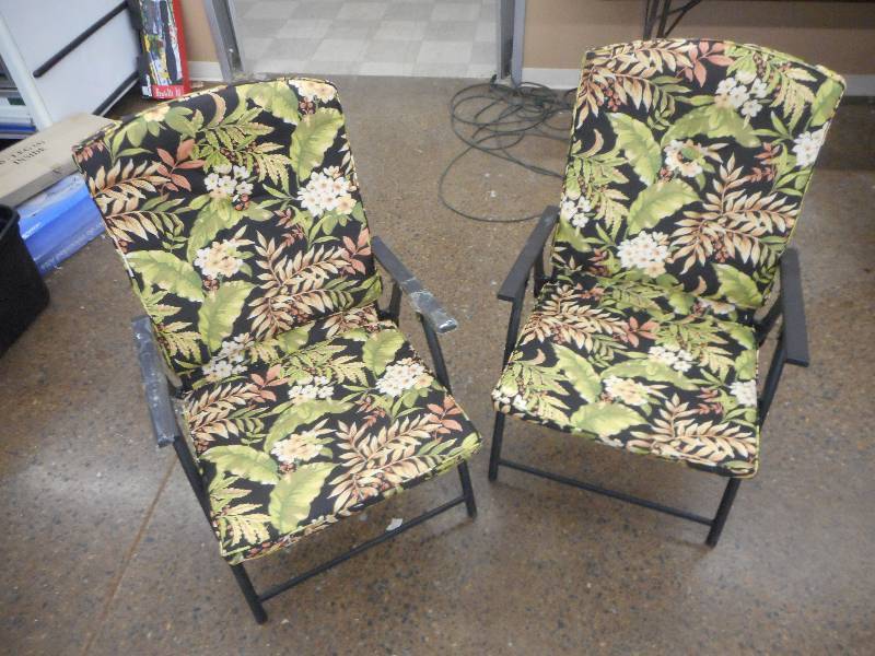 lot 16 image: 2 HEAVY DUTY HIGH QUALITY LAWN CHAIRS