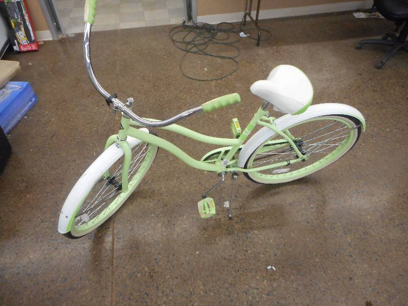 lot 17 image: 26 INCH HUFFY ONE SPEED BIKE