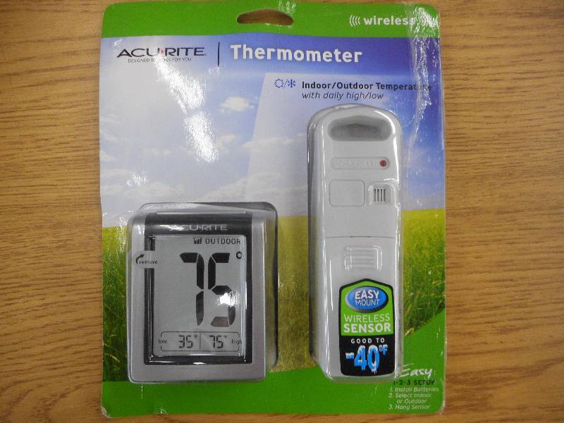 lot 35 image: ACCURITE THERMOMETER INDOOROUTDOOR THERMOMETER