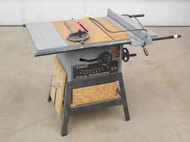 Delta 10 Tablesaw With Stand & Fen...