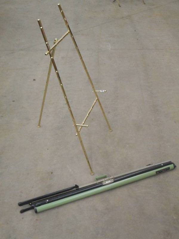 (1) Art Easel & (1) Projector Scree...