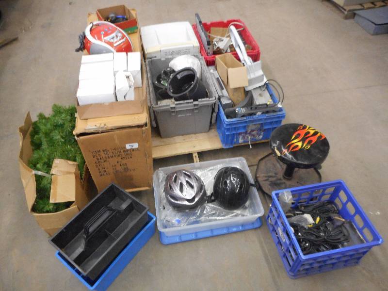 Pallet Lot Shop Stool, Plastic Tra...