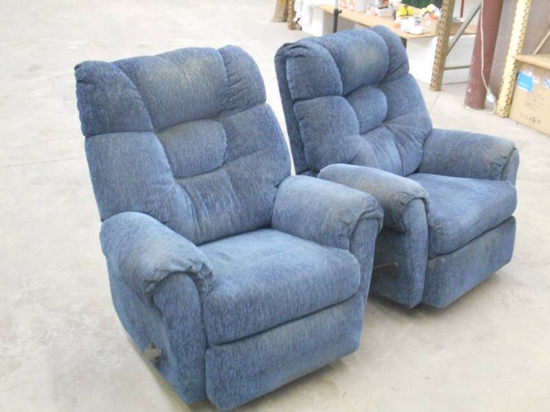 (2) Matching Reclining Arm Chairs ...