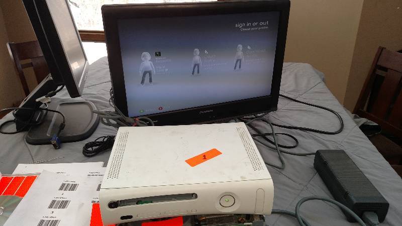 2 xbox 360s