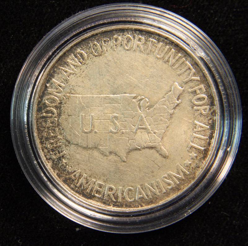 1952 WASHINGTON CARVER COMMEMORATIVE SILVER HALF DOLLAR IN AIRTITE HOLDER