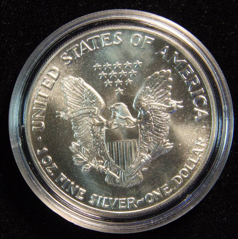 1988 AMERICAN SILVER EAGLE 1 TROY OZ. .999 FINE SILVER DOLLAR IN AIRTITE CAPSULE