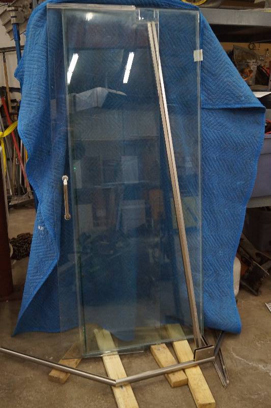 lot 1 image: Shower Door