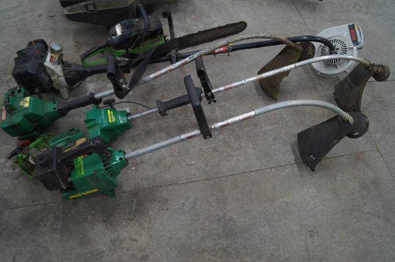 lot 7 image: 9 Piece Yard Care Set