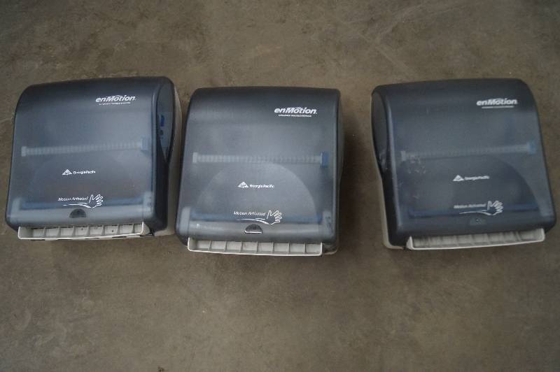 lot 16 image: Paper Towel Dispensers