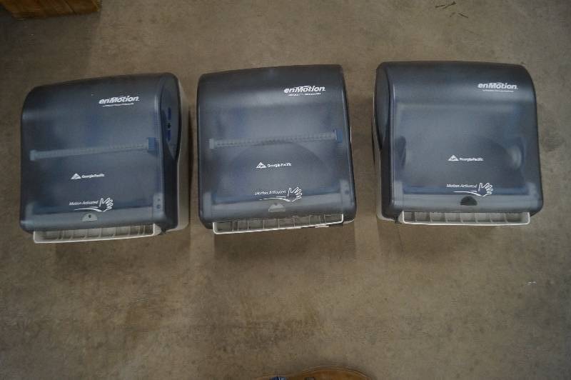 lot 18 image: Paper Towel Dispensers
