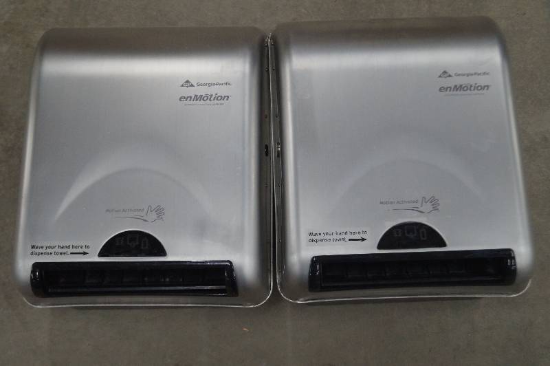 lot 21 image: Paper Towel Dispensers
