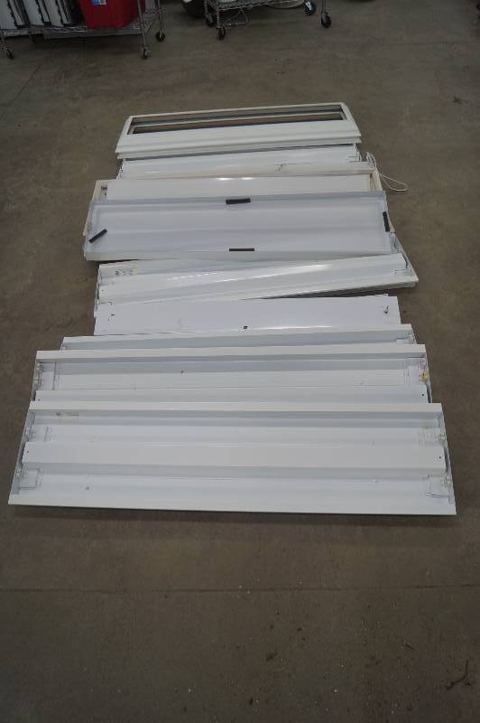 lot 24 image: Lights and Covers