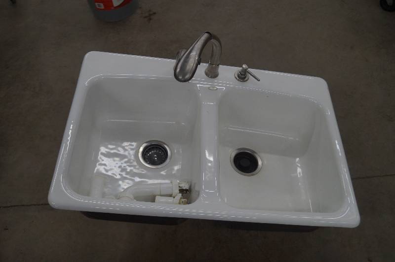 lot 29 image: Kohler Sink and Faucet