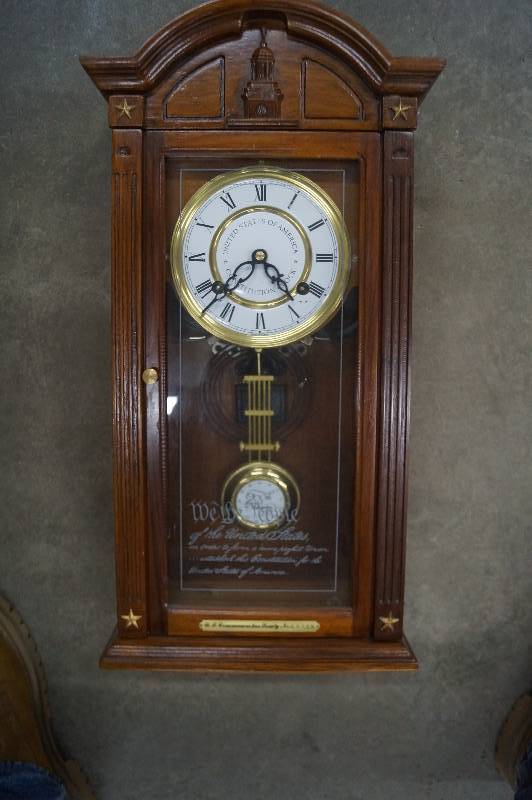 lot 32 image: Clock