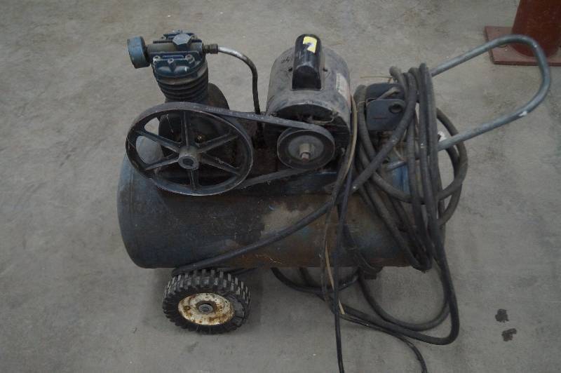 lot 55 image: Air Compressor