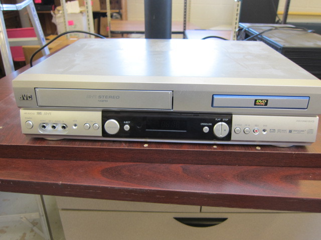 lot 7 image: DVDVHS player recorder