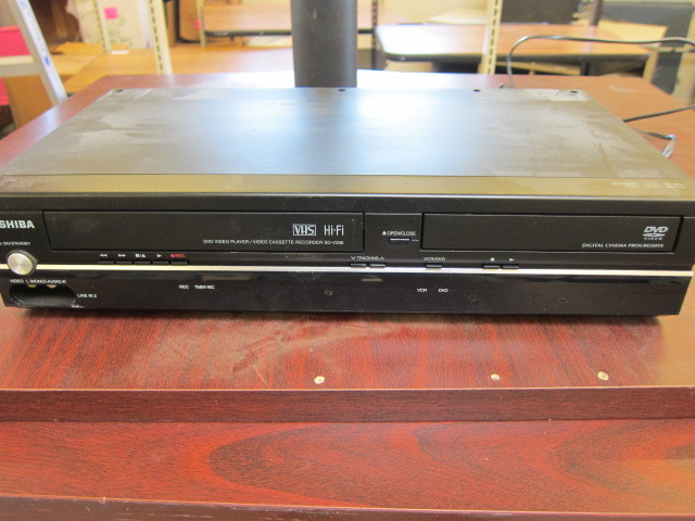 lot 8 image: DVDVHS player recorder