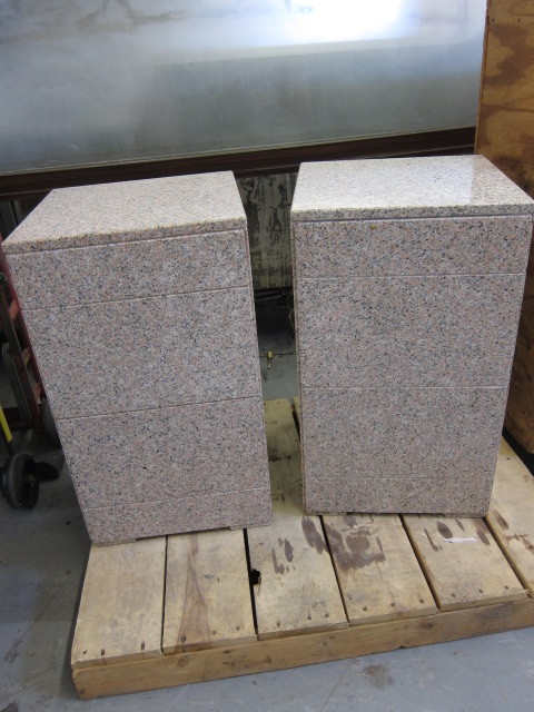 lot 18 image: Displays