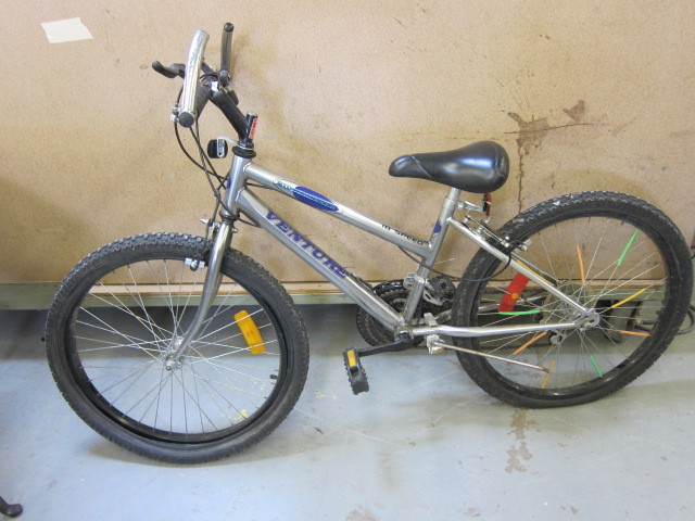 lot 28 image: Bike
