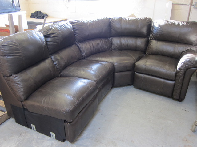 lot 29 image: Sectional