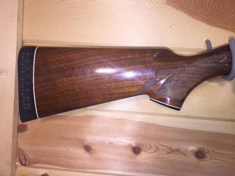 lot 8 image: Remington 1100 Magnum Semi-auto Shotgun