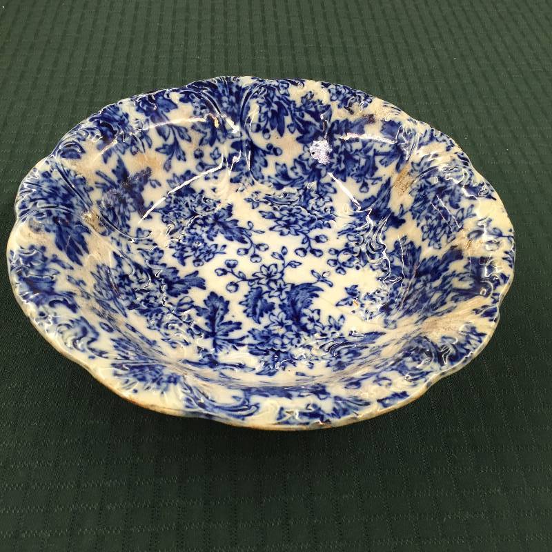 lot 70 image: Delightfully Pretty 1895  Antique Victorian Upper Hanley Astoria Flow Blue & Gold Gilt Serving Bowl