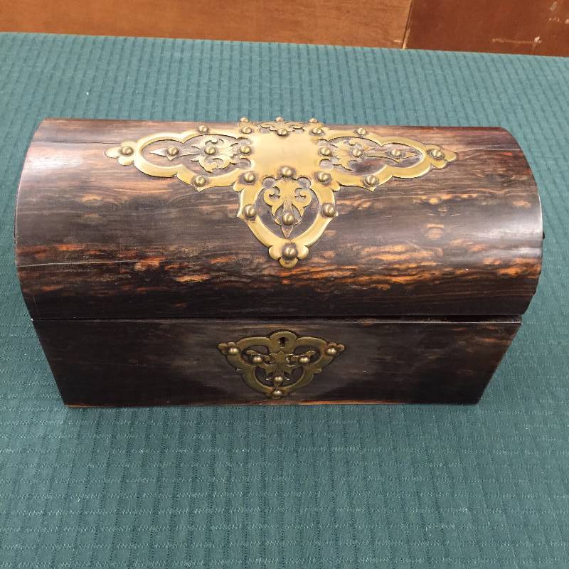 lot 72 image: WOW Must L00K Spectacular Antique Brass & Wood Humidor Smoking Box Treasure Chest with Glass Jar & 2 Leaded Compartments with Lids