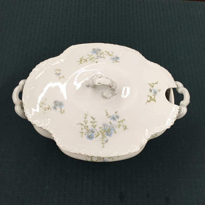 lot 73 image: Delicate Antique Blue Spray Floral Flowers Gold Accents Large Soup Tureen Limoges Style Austria Clover Stamp