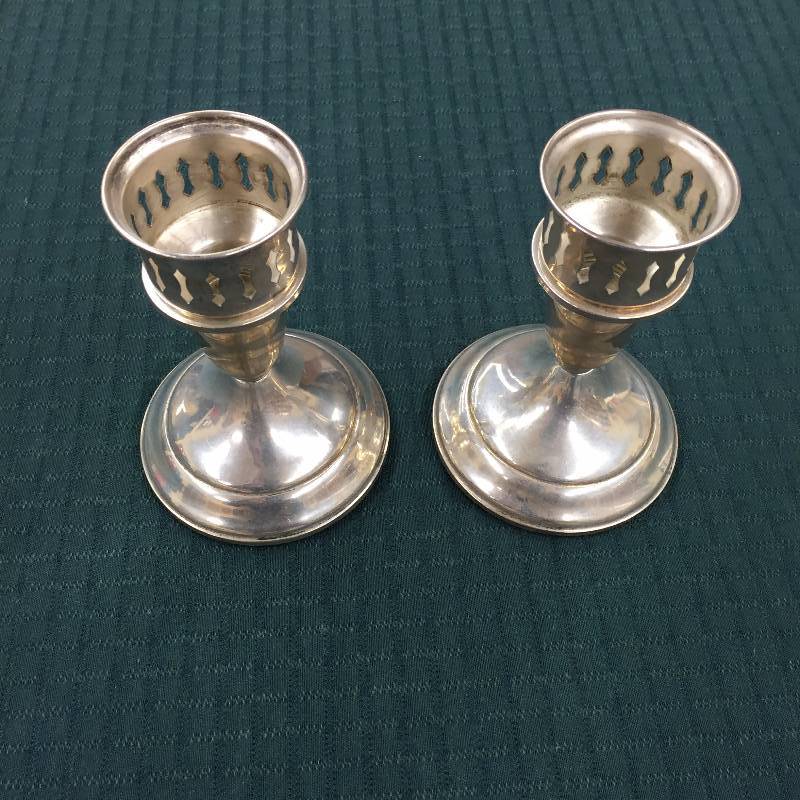 lot 79 image: ELEGANT PAIR OF TOWLE STERLING SILVER WEIGHTED CANDLE HOLDERS 5 TALL Candlestick Holder - Spectacular