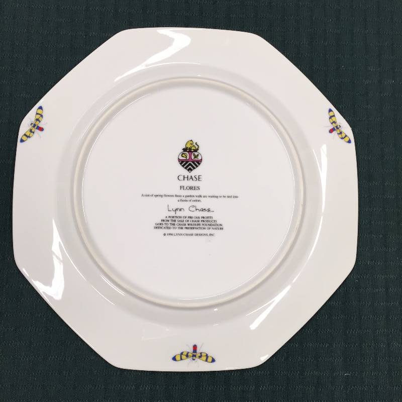 lot 83 image: Lovely High Quality Lynn Chase Floral Plate  Flores 