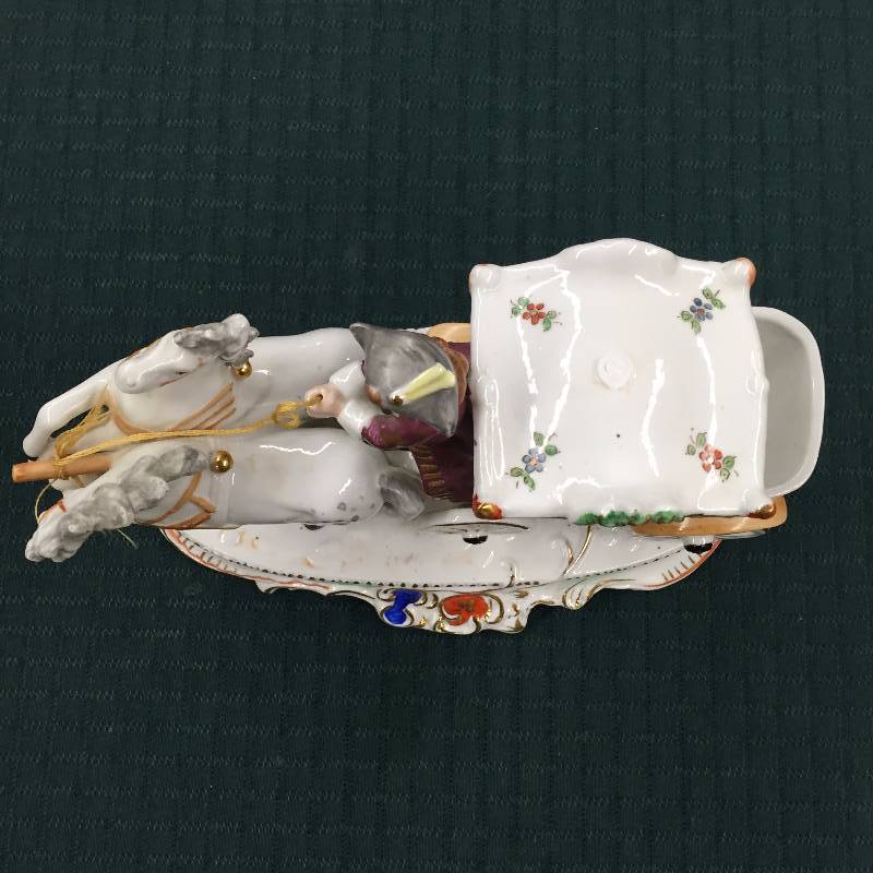 lot 106 image: Porcelain Horse & Carriage - No Makers Mark