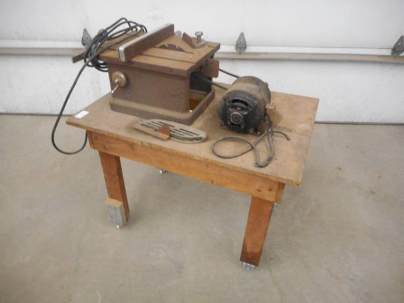 lot 9 image: Powr-Kraft 120Volt Tablesaw With Wo...