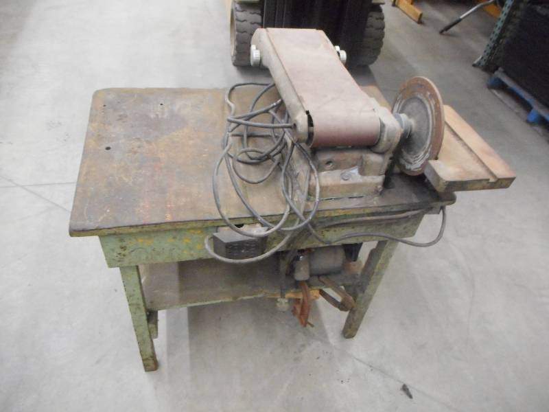 lot 10 image: Craftsman 120Volt 8 Disc6 Belt S...