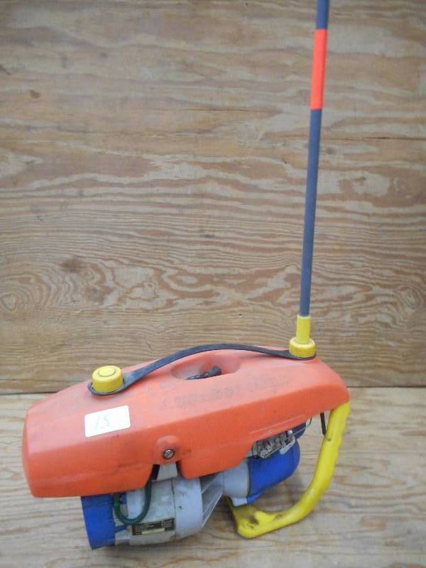 lot 15 image: AquaScooter Single-Cylinder Gas-Pow...
