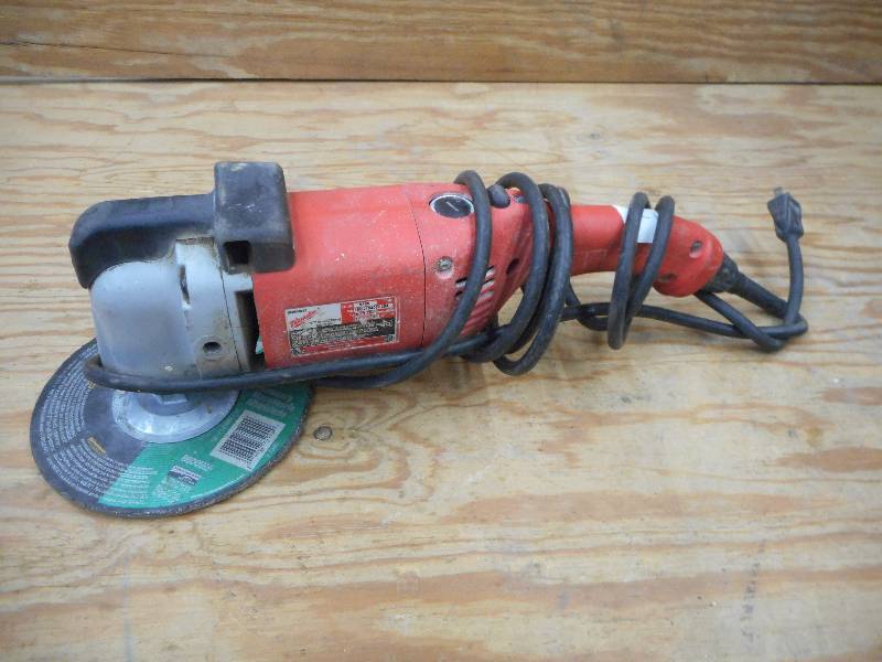 lot 18 image: Milwaukee Heavy Duty SanderGrinder...