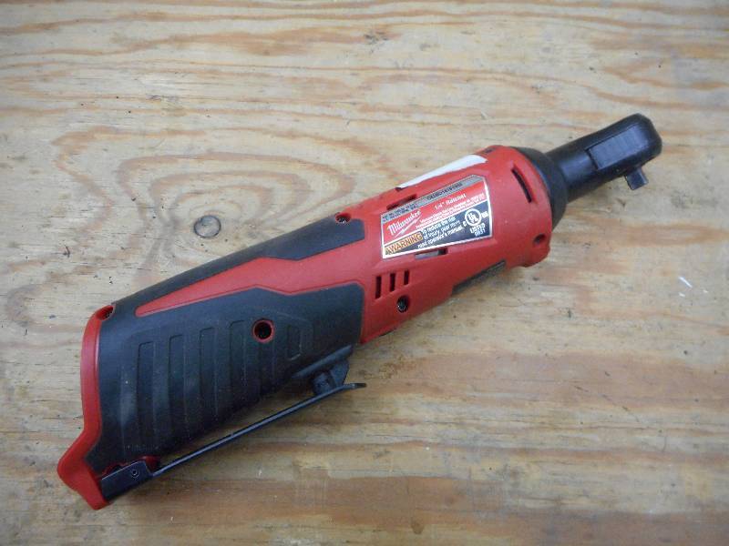 lot 23 image: Milwaukee 12Volt 14 Ratchet ...