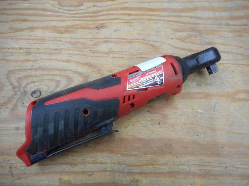lot 24 image: Milwaukee 12Volt 14 Ratchet ...