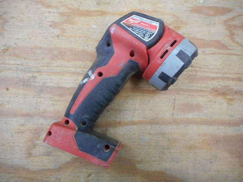 lot 26 image: Milwaukee 18Volt Work Light ...