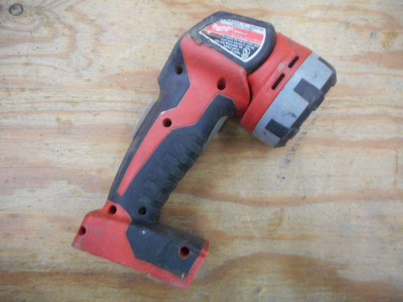lot 27 image: Milwaukee 18Volt Work Light ...