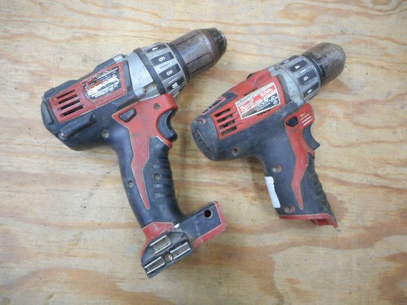 lot 28 image: (1) Milwaukee 18Volt 12 Drill & (...