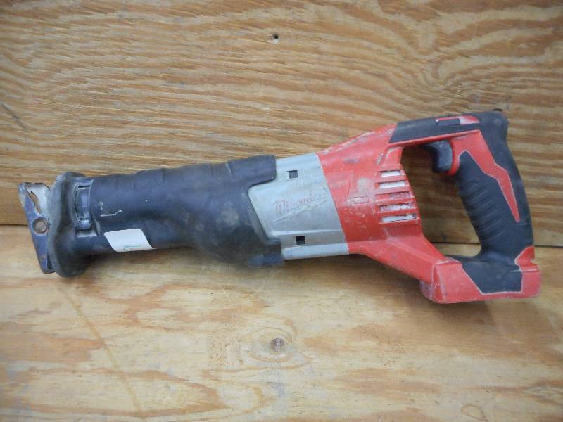 lot 29 image: Milwaukee Heavy Duty 18Volt Sawzall...